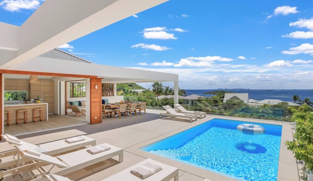 Villa Sun Stunning 5BR Villa in Cul-de-Sac Bay with sea views and private pool