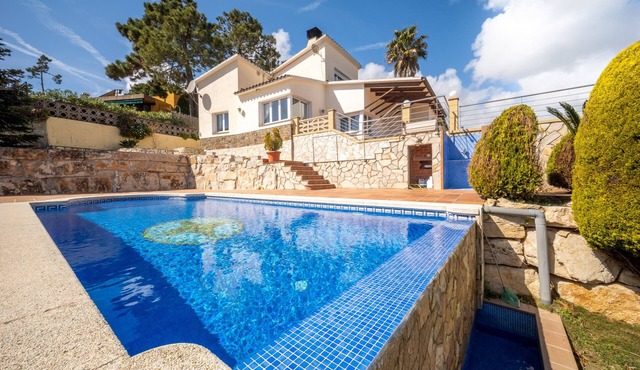 Villa Sunrise Lux Large outdoor pool area