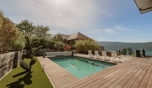 Villa Sunrise – Villa contemporaine avec piscine et vue panoramique sur le lac d’Annecy
