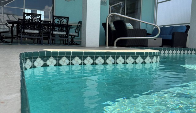 Villa Sunshine: Elegant & Modern 4BR Pool House