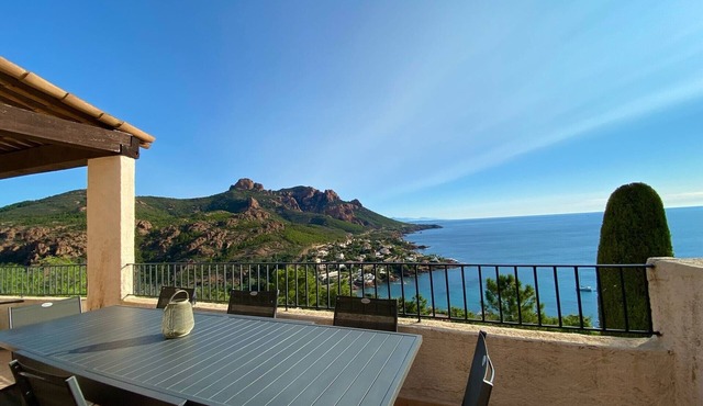 Villa sur les hauteurs vue mer et montagne