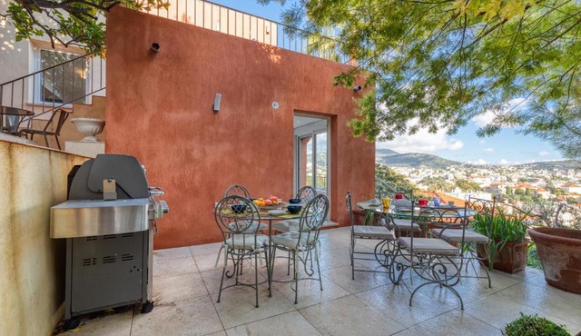 Villa sur les hauteurs de Nice, proche centre