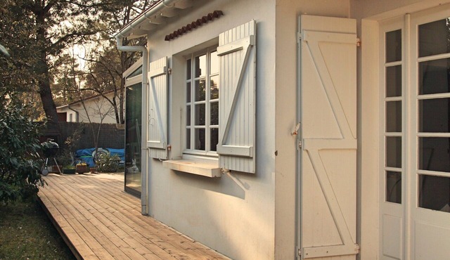 Villa Suzanne terrace and veranda near the beach
