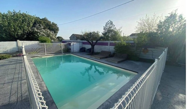 villa, swimming pool and jacuzzi for 10 people