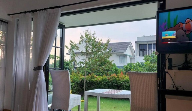 Villa Swandara Rancamaya With Netflix, Youtube, SmartTV and Nice Backyard
