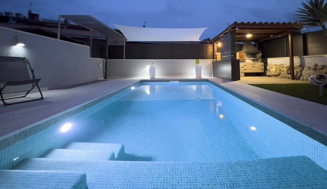 Villa SweetHome: Piscina privada, Barbacoa, a 10 min de Sitges
