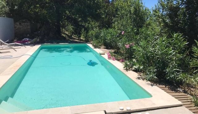 Villa swimming pool in a natural setting 10 min walk from the old town view Luberon