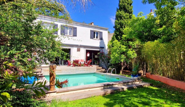 VILLA/SWIMMING POOL