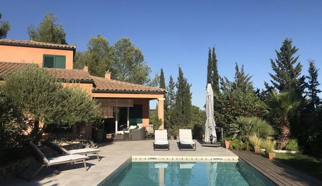 Villa, swimming pool, surrounded by greenery, near Montpellier