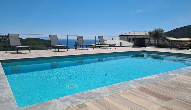 Villa T4 with breathtaking sea and mountain views