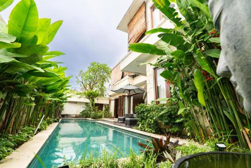 Villa Tepi Sungai - 6BR Luxury Private Pool Villa - Seminyak Sleeps 14