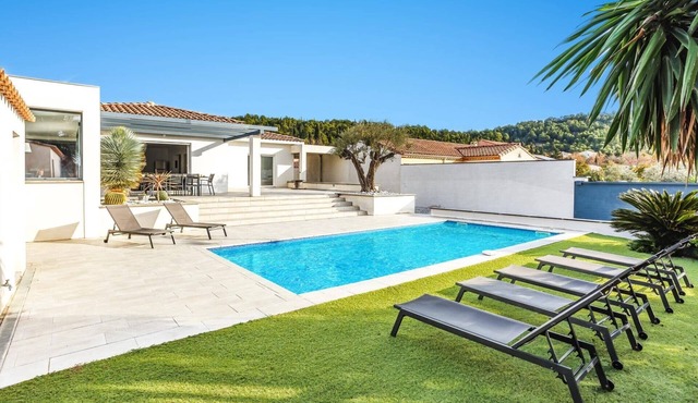 Villa Terre Des Vins by Villa Plus