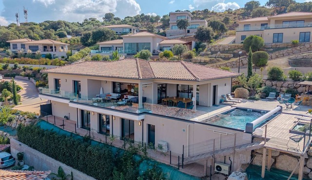 Villa Terra Bella heated pool and sea view