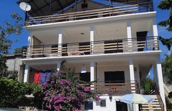 Villa Tetic
