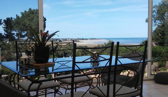 Villa "The Bay of Pines - Krocod'askell