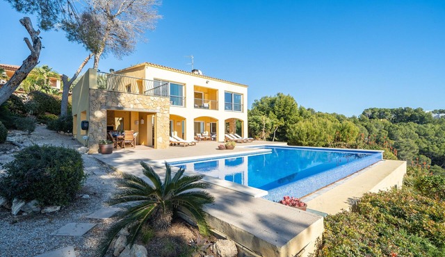 Villa 'The Beauty of Cala Tamarit' with Sea View, Pool, Wi-Fi and Garden