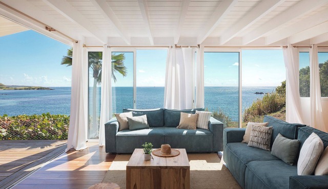 Villa The Lighthouse, waterfront with kayaks, snorkeling, AC, heated pool, wifi