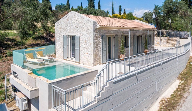 Villa 'The Olive Yard' with Mountain View, Wi-Fi and Air Conditioning