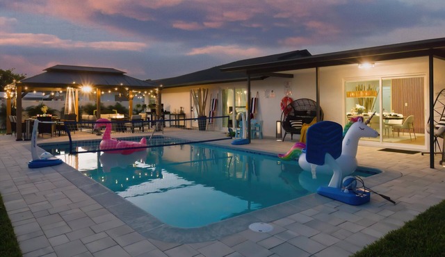 VILLA THEO Sleeps 16: Family-Friendly Villa w/Heated Pool, Mini-Golf & Near AMI