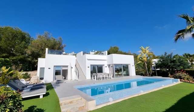Villa 'Tipuana 7' with Sea View, Wi-Fi and Air Conditioning