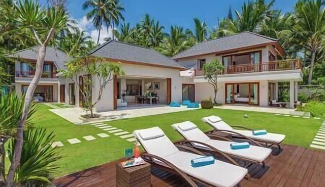 Villa Tirta Nila | East Bali 4BR Beachfront | Lagoon Access & Chef