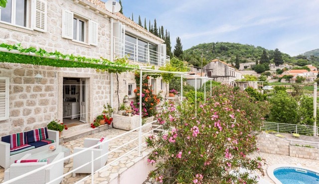 Villa Toni - Five Bedroom Villa, Sleeps 10