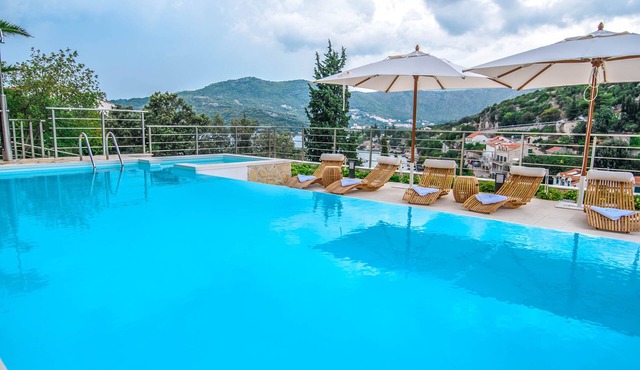 Villa Tonia - Five Bedroom Villa, Sleeps 10