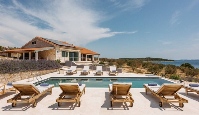Villa Tonka - Five Bedroom Villa, Sleeps 10