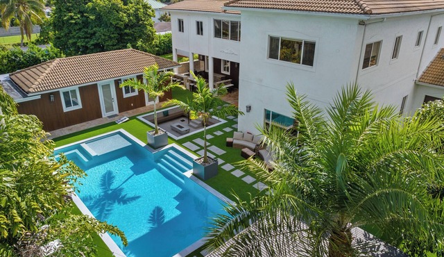 Villa Tortuga: 10 BR 9,500 sq. ft Extravagant Miami Estate w pool, movie theater
