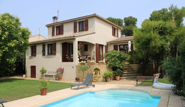 Villa Tout Confort Dans un Écrin de Verdure au Cœur de la Provenece