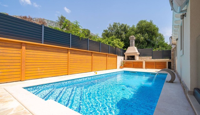Villa Tranquility Nest Beniva - Three-Bedroom Villa with Swimming Pool