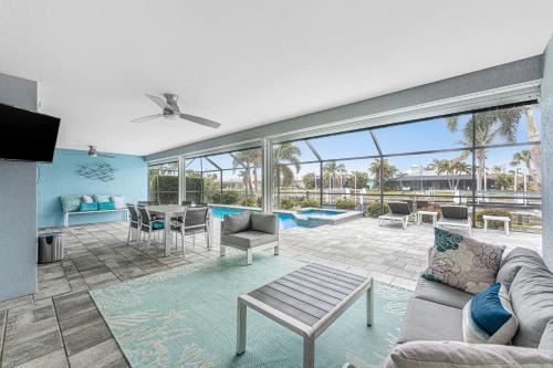 Villa Tranquility-Waterfront-Free Amenities-Heated Pool-Bikes-Dock Fishing & Beach Gear