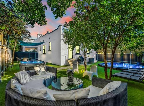 Villa Tranquillo Calle Ocho Pool & Hot Tub