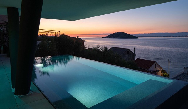 Villa Trinity - Hillside villa with Sea View and Infinity Pool
