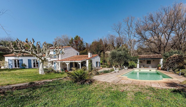 Villa Triptyque - Avec piscine et grand jardin