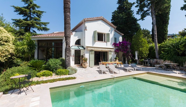 "VILLA TSAVORITE - CANNES CALIFORNIE" : large swimming pool, 4 bedrooms & 210 m2.