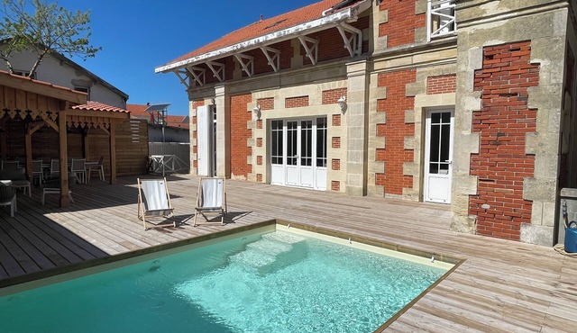 Villa Turquoise, 5-minute walk from the beach and market. Sleeps 14. Swimming pool