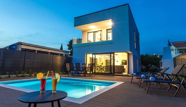 Villa Tuta with heated pool