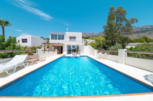 Villa Tutti sur Mer - boho style - private heated pool - mountain views - by Oyoostays