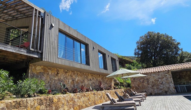 Villa U Casa Legnu & its sheepfold, high standing, panoramic mountain view