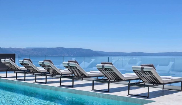 Villa Ultima with sea view, private pool&jacuzzi