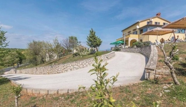 Villa Una Apartments