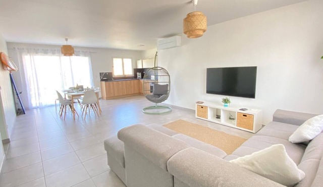 Villa under the pines with 3* pool, close to the ocean! ideal for families