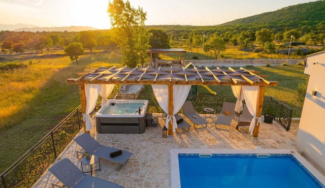 Villa Unika heated Pool, Jacuzzi, Sauna