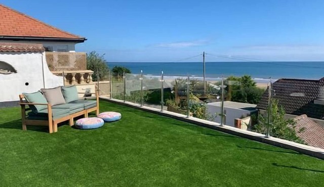 Villa V Dubz View - Stunning terrace with sea views