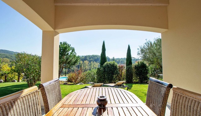 Villa Viognier - private terrace and garden