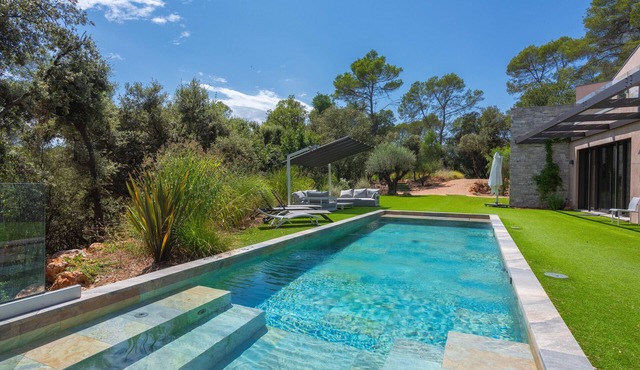 Villa Valériane, luxurious and contemporary, exceptional location amid Var vineyards