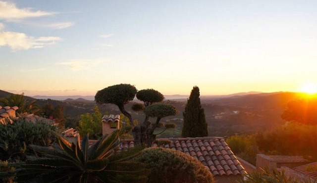 Villa Valcros in a quiet location with pool and panoramic views of sea and islands