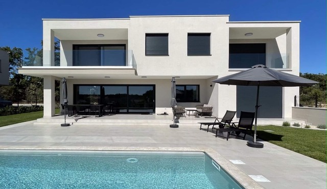 Villa Valenina with heated pool in Croatia, 300 metres from the sea.