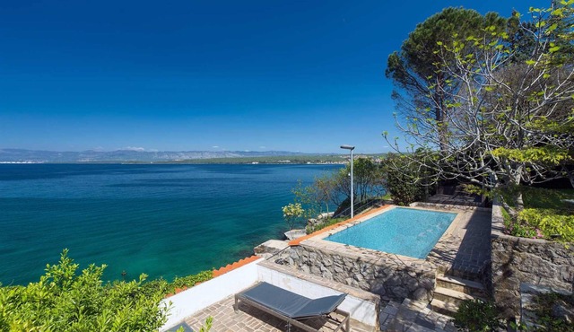 Villa Valica with pool and sea view